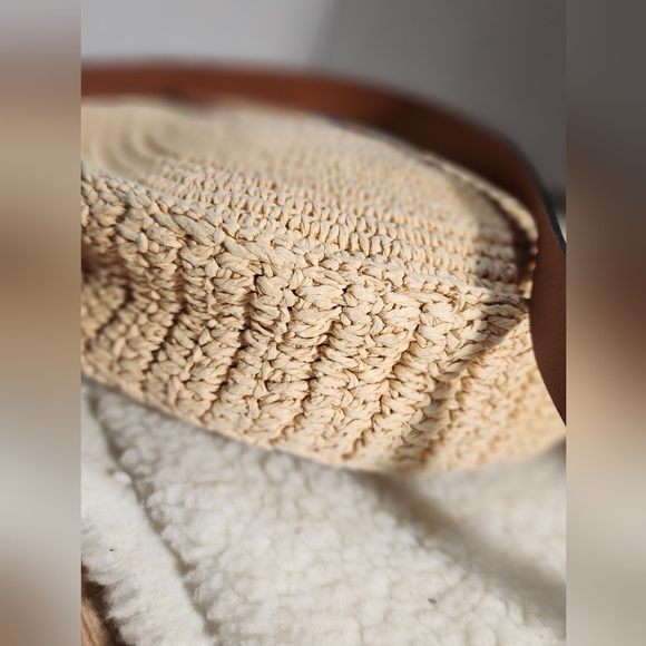 H&M round handbag or shoulder bag. - Picture 5 of 7